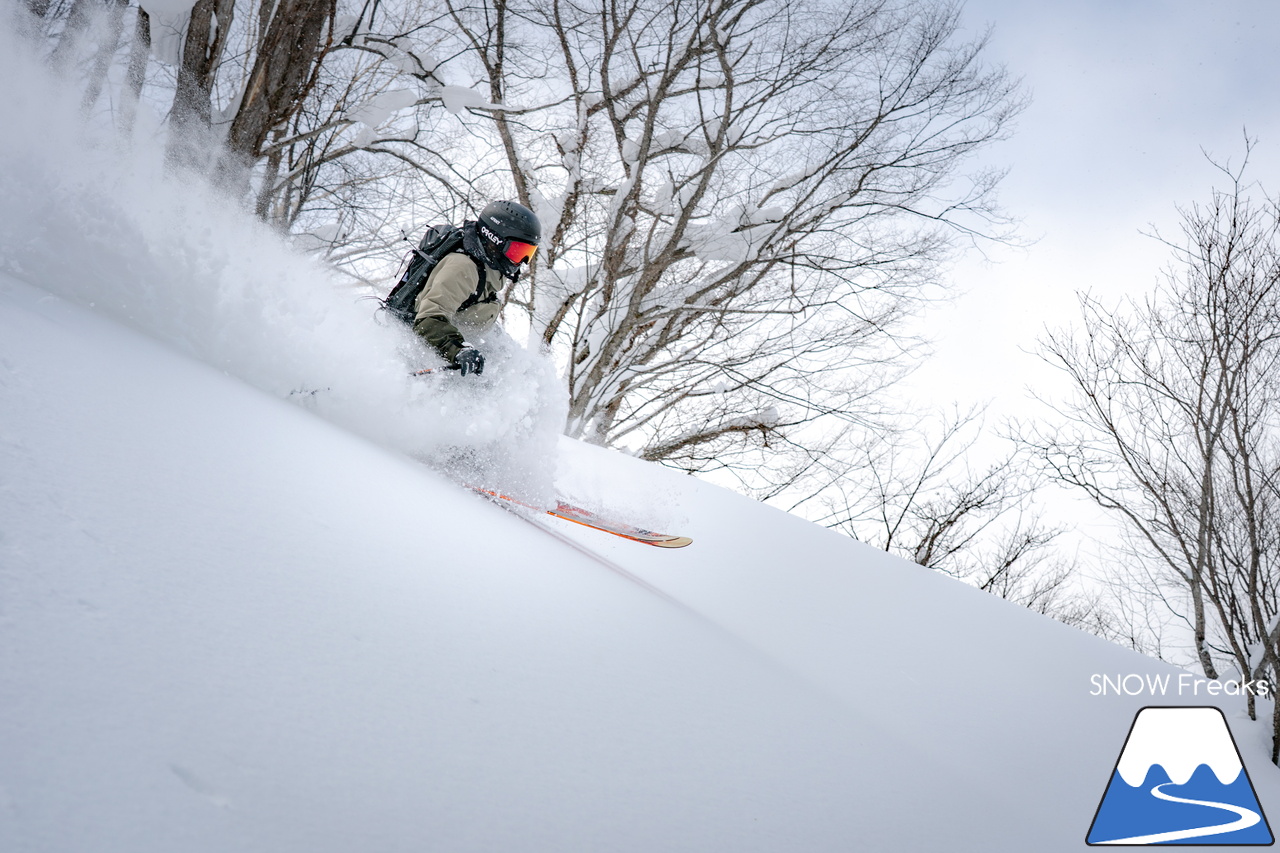 サッポロテイネ｜プロスキーヤー・中西太洋さんが、今季 SNOW Freaks 初登場。コンディション良好なゲレンデ＆パウダーを滑る、そして、撮る！